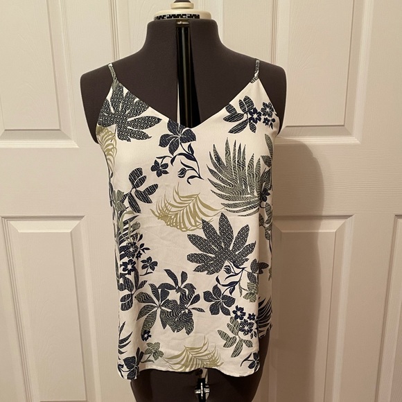 💐 3/ $15 Floral/ Leaves Top with Tie Back - Picture 2 of 9